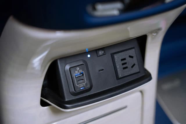 Barugzai Prado VIP Rear Seats Setup