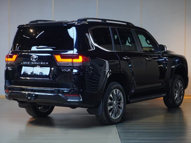Barugzai Prado VIP Rear Seats Setup
