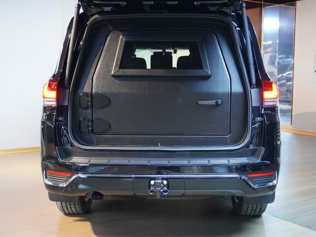 Barugzai Prado VIP Rear Seats Setup