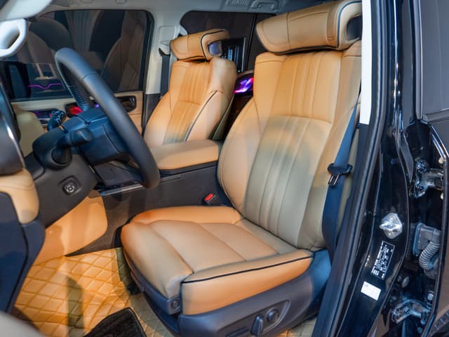 Barugzai Prado VIP Rear Seats Setup