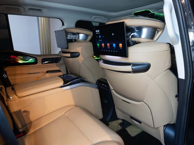 Barugzai Prado VIP Rear Seats Setup