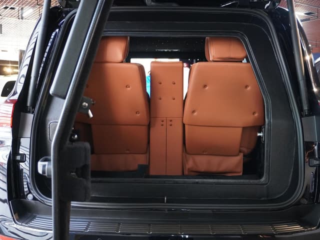Barugzai Prado VIP Rear Seats Setup